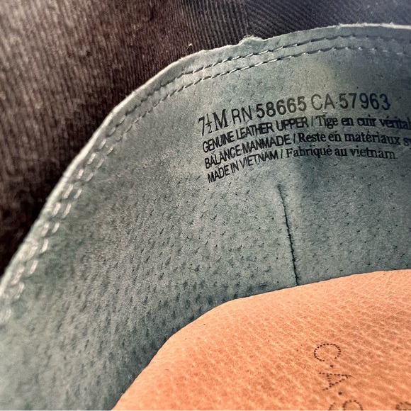 Caslon Burgundy Booties Stretch Shoe Size 7.5 Like New - Picture 10 of 10